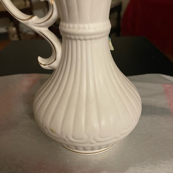 Lovely Victorian Capodimonte Style pitcher/vase - Picture 6 of 9